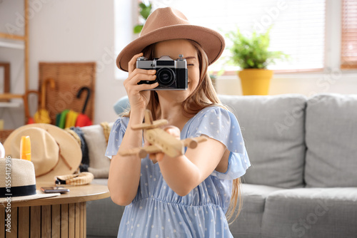 Young pregnant woman with p...