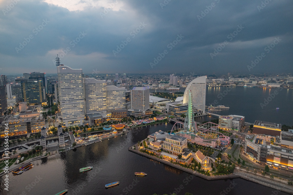 Obraz premium 日本の神奈川県横浜市みなとみらいの夜景