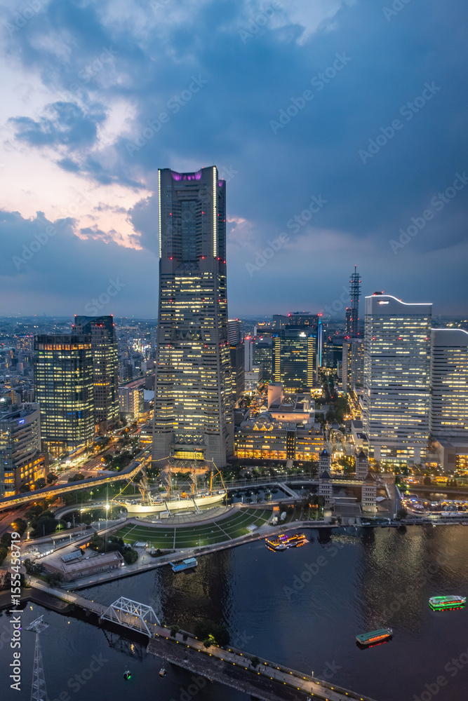 Obraz premium 日本の神奈川県横浜市みなとみらいの夜景