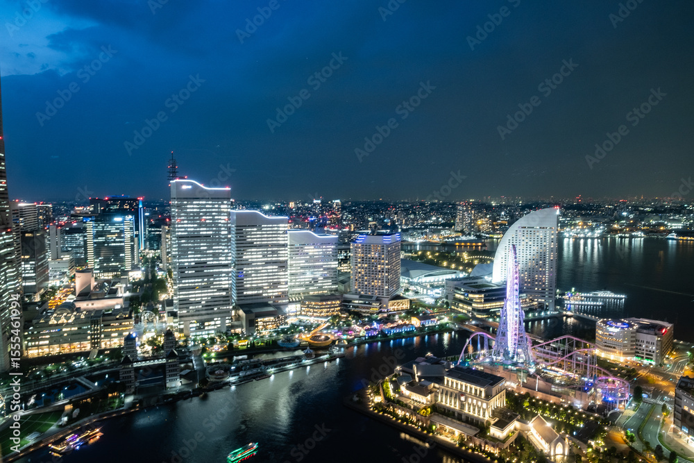 Obraz premium 日本の神奈川県横浜市みなとみらいの夜景