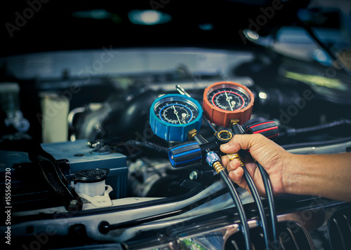 Car air conditioner check service, leak detection, fill refrigerant.Device and meter liquid cooling in the car by specialist technicians.