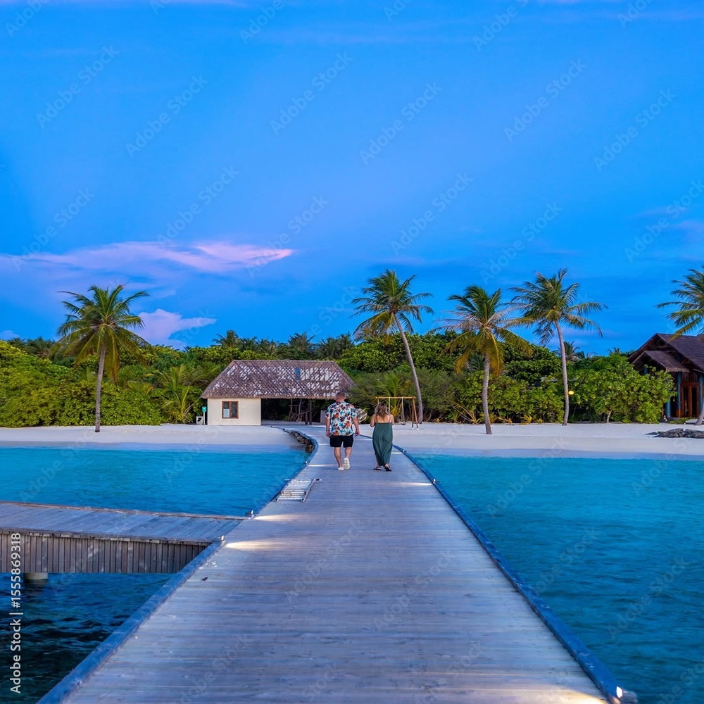 Fototapeta premium tropical resort pool on Jetty in Maldives