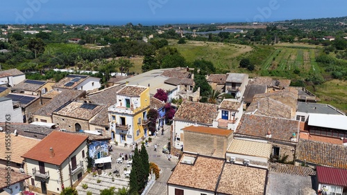 Borgo Parrini, Palermo, Sicilia, Italia - 06/15/2025: Case dipinte dell'antico Borgo detto anche la Barcellona di Partinico.
Ripresa aerea con drone di Borgo Parrini, meta turistica della Sicilia.