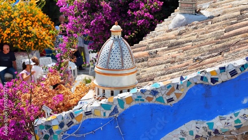 Borgo Parrini, Palermo, Sicilia, Italia - 06/15/2025: Case dipinte dell'antico Borgo detto anche la Barcellona di Partinico.
Ripresa aerea con drone di Borgo Parrini, meta turistica della Sicilia.