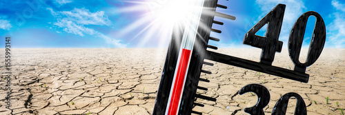 Ein Thermometer zeigt auf seiner Skala große Hitze im Sommer