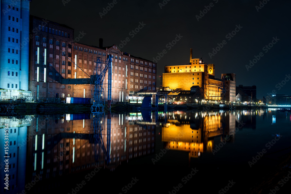 Obraz premium Building at night, illuminated, nightphotography