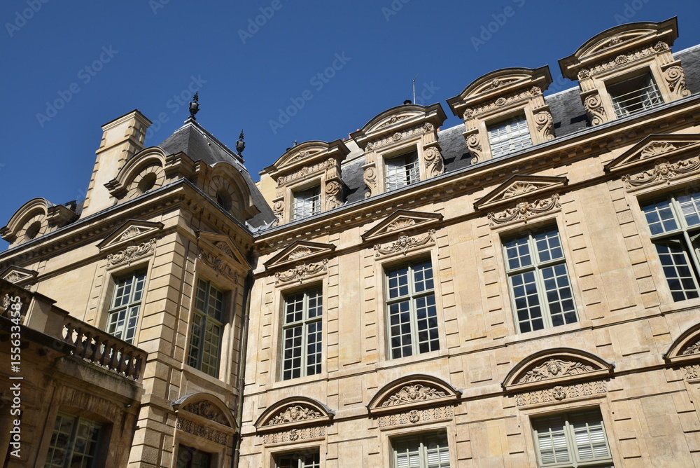 Obraz premium Immeuble Renaissance dans le Marais à Paris. France 