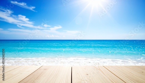 una vasta extensión del océano bajo un cielo brillante y soleado.