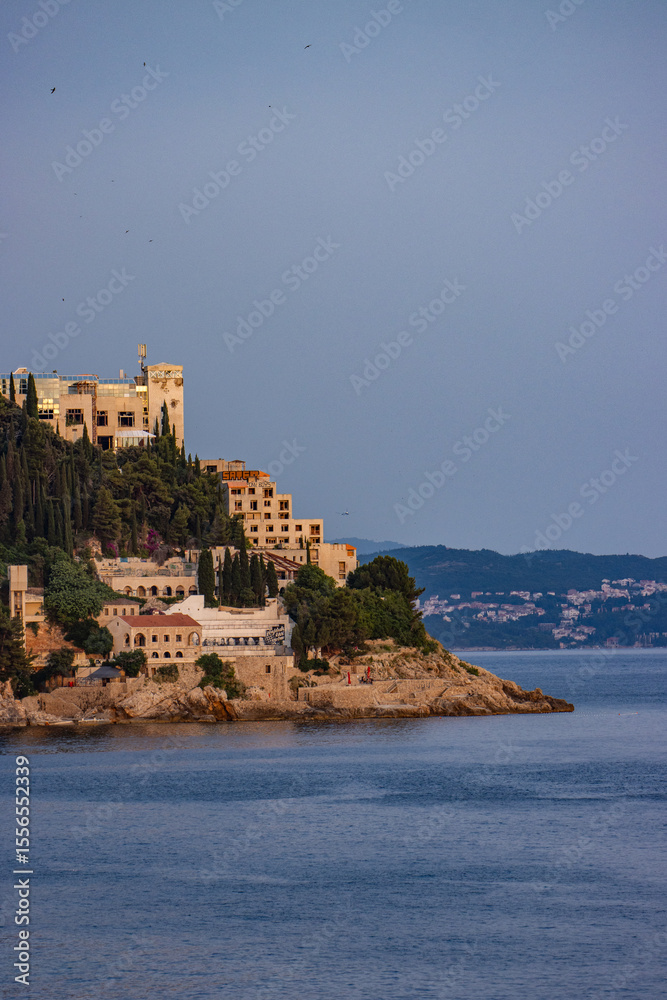 Fototapeta premium sommer, juni, landschaft, hochland, Dubrovnik, haus, geschichte, alt, orientierungspunkt, anreisen, architektur, bauwerk, europa, stadt, alt, kroatien