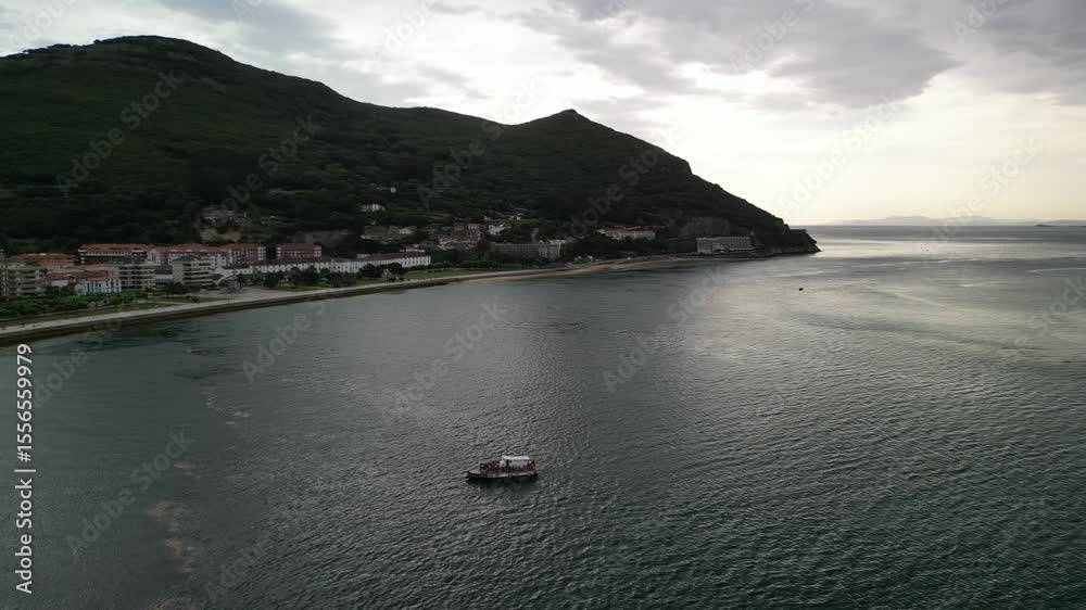 Barca Laredo Santoña El Puntal Mar Cantábrico Cantabria Barca Laredo Santoña El Puntal Mar Cantábrico Cantabria
