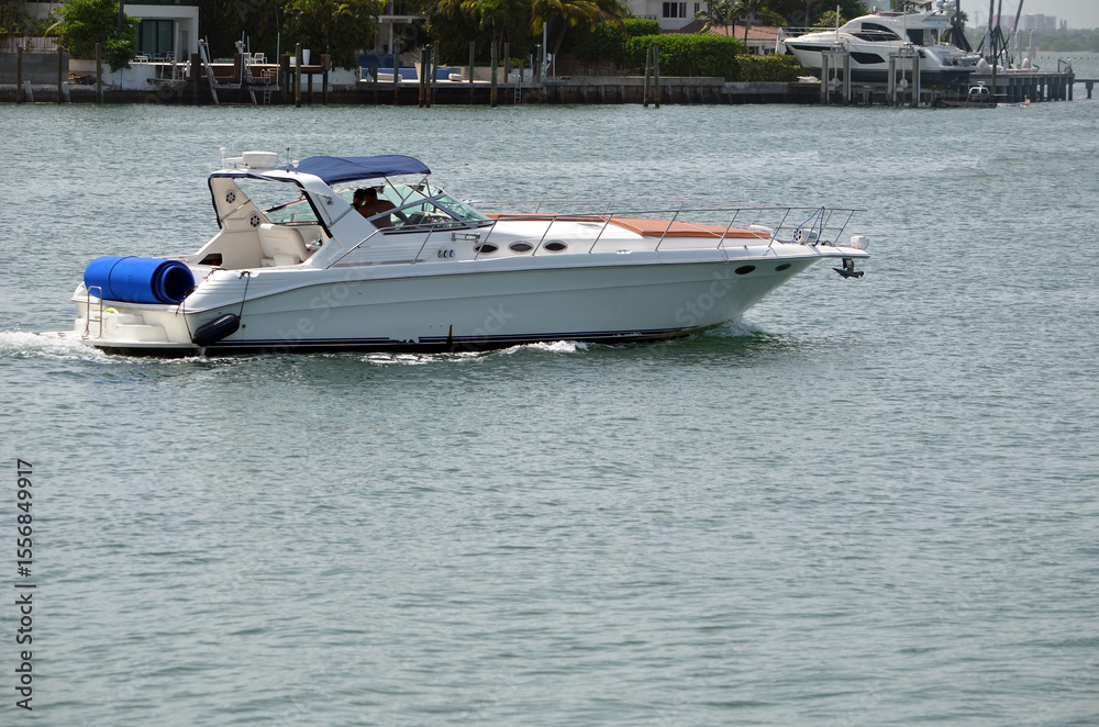 Obraz premium High-end cabin cruiser on the Florida `intra-Coastal Waterway'