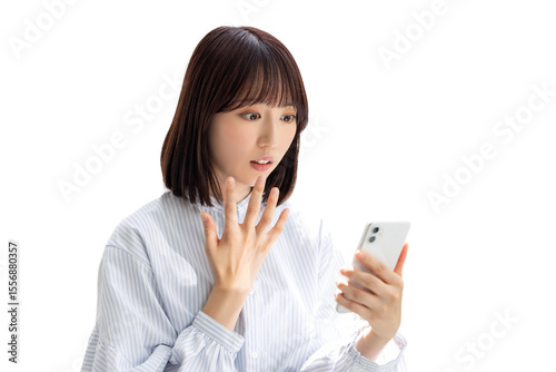 Plakat w ramie スマホの画面を見て驚く女性・ビジネスウーマン（背景透過PNG）