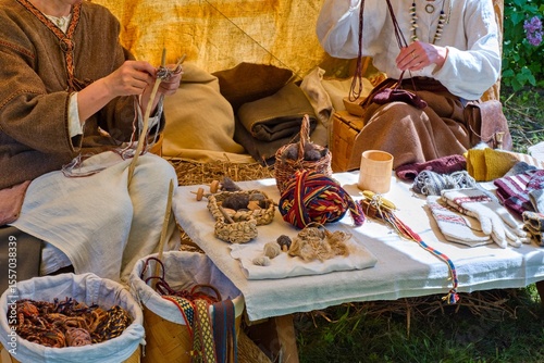 Medieval Craftsmanship: Yarn and Spindles. Living History: Spinning Wool the Old Way