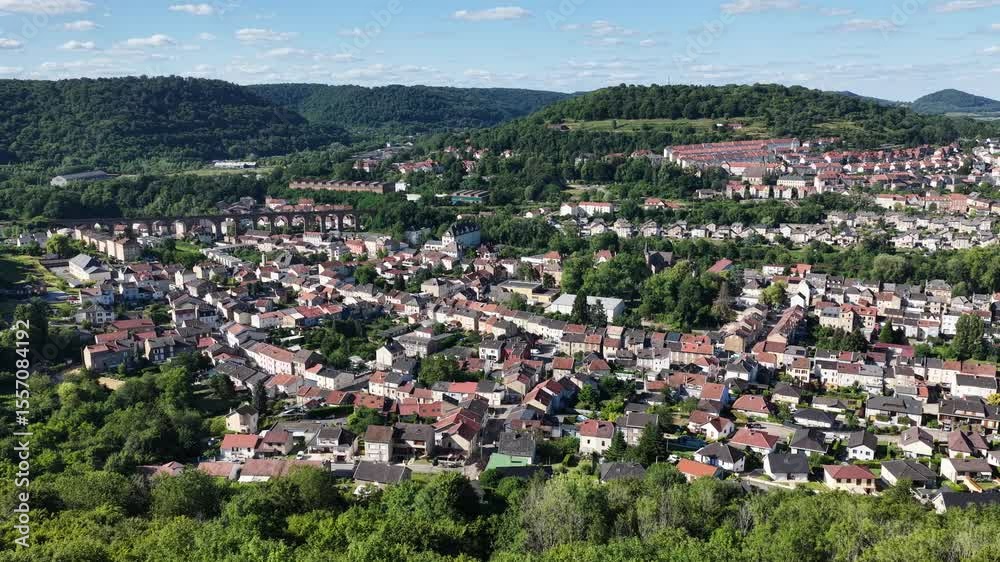 vue aérienne des villes de Knutange et Nilvange dans la vallée de la Fesch en Lorraine