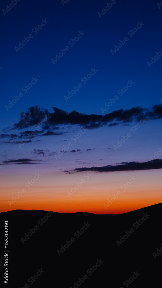 Obraz premium sunset over the mountains