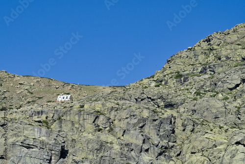 Cuadro en lienzo zabala refuge in the guadarrama mountain range