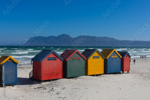 Bunte Hütte am Strand von Muizenberg, Kaptstadt, Südafrika