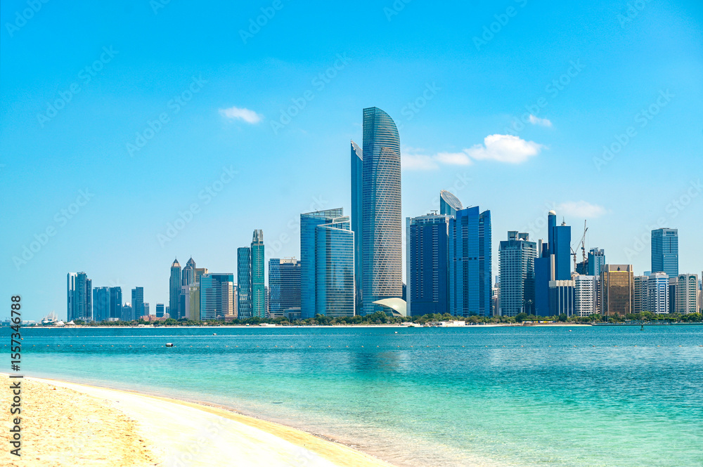 Naklejka premium Abu Dhabi, panoramic view with sea and skyscrapers during sunny day