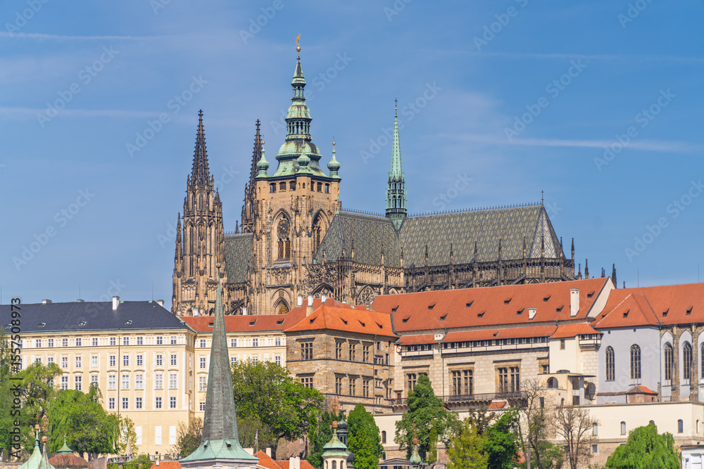 Obraz premium Prague Castle and St. Vitus Cathedral above Vltava River
