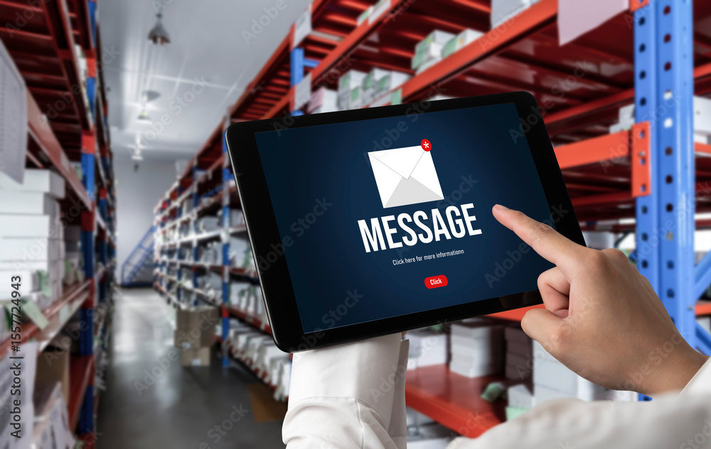 Obraz premium Email notification message showing on computer screen snugly. Digital marketing message information text from business to customer client