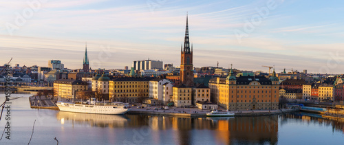 Canvas Print Historic buildings and Riddarholmen Church reflecting in Stockholm waters