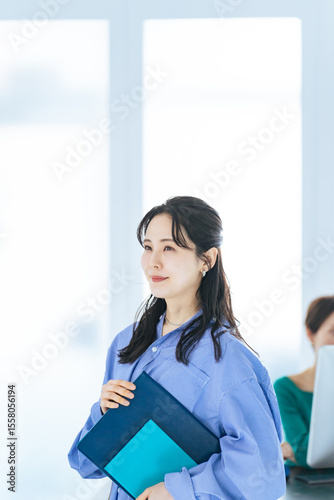 woman, businesswoman, casual, office, work, human resources, job change, employment, business, workplace, stylish, smile, japanese, asian, desk work, pc, temporary worker, fun, positive, energetic, se