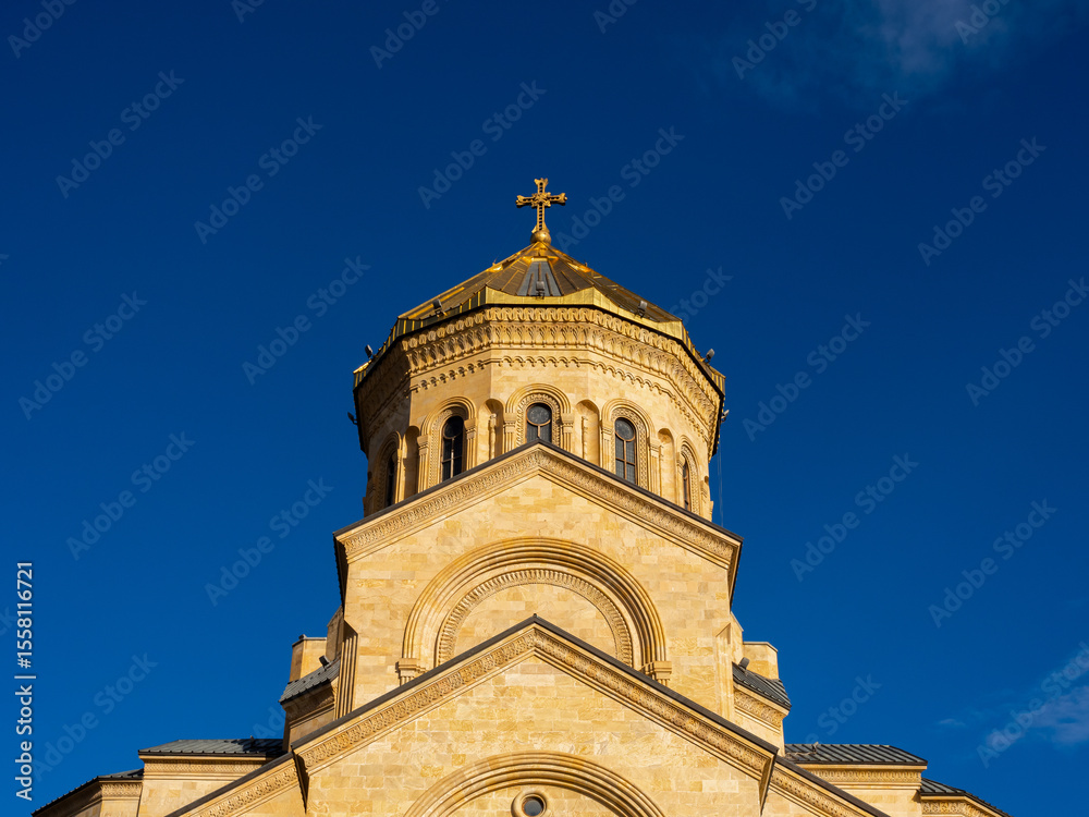 Obraz premium The Holy Trinity Cathedral. Tsminda Sameba with the cross on the top of the Georgian Orthodox church, beautiful architecture building, famous tourist attraction in Tbilisi, Georgia.
