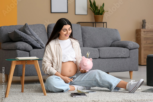 Young pregnant woman with p...