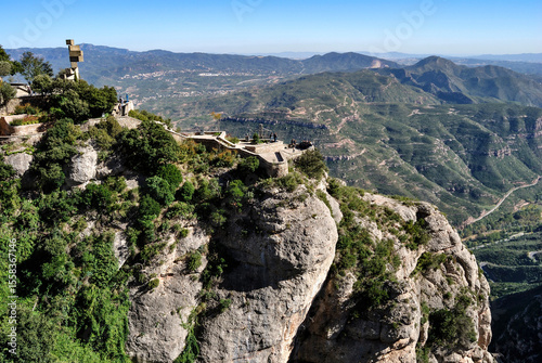 Monistrol Abadía de Montserrat Cataluña, Monasterio de montaña con una gran basílica, talla emblemática de la virgen y museo con importantes obras.