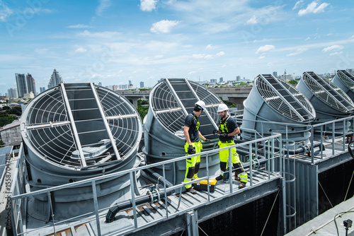 Fotografía Professional engineer team service checking HVAC cooling tower, fan water Indust