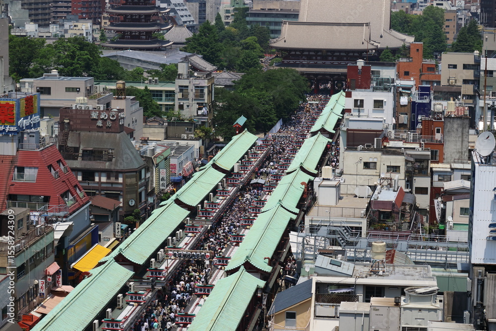 Fototapeta premium 三社祭の仲見世通り