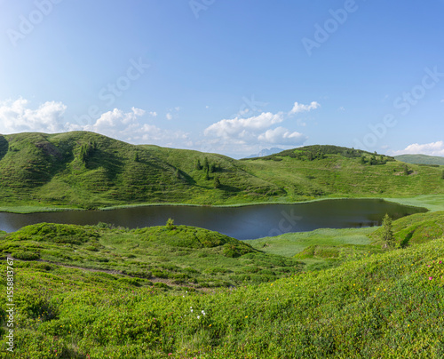 Bergsee auf Hochplateau, Zollnersee in den Karnischen Alpen, Österreich, Kärnten, bei Dellach im Gailtal