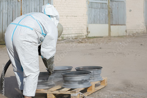 sandblasting of metal car wheel rims