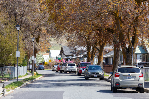 Fototapeta Naklejka Na Ścianę i Meble -  Cars line the street of small town