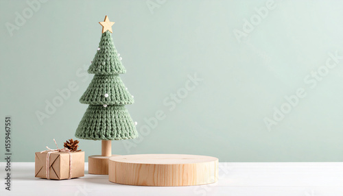 Knitted ornaments and empty spaces for exhibitions that create a winter atmosphere.