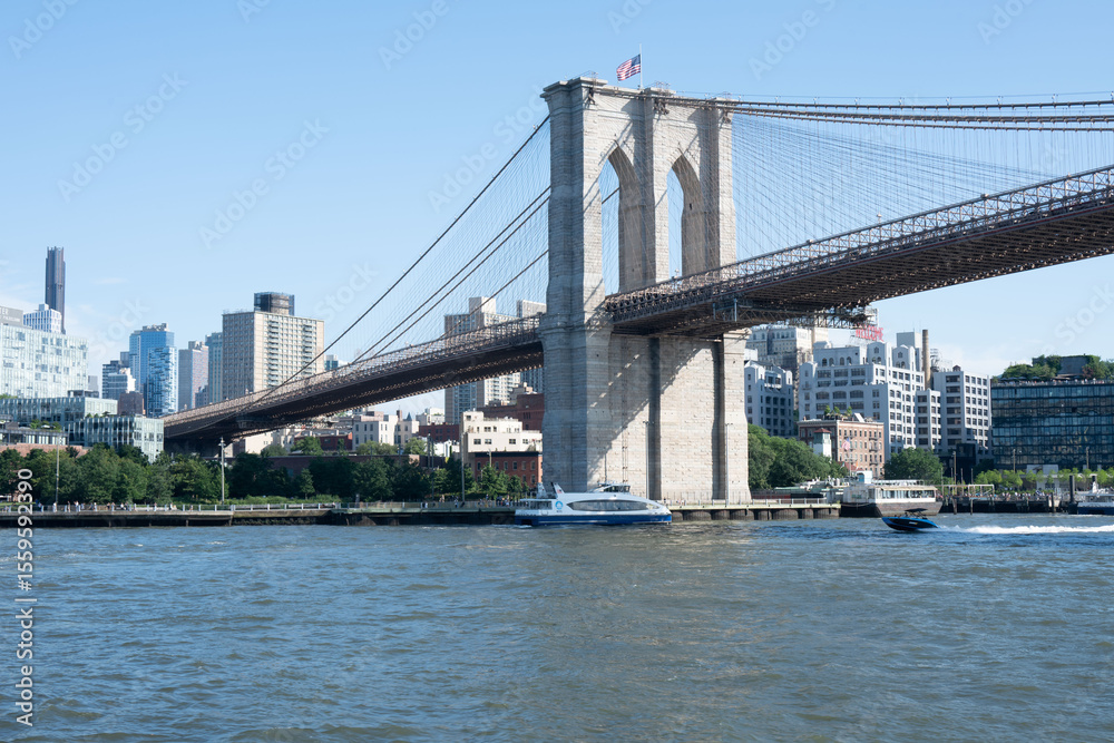 Naklejka premium cenic Bridges Between Manhattan and Brooklyn at Sunrise