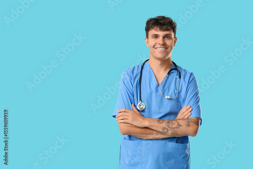 Male medical student on blu...