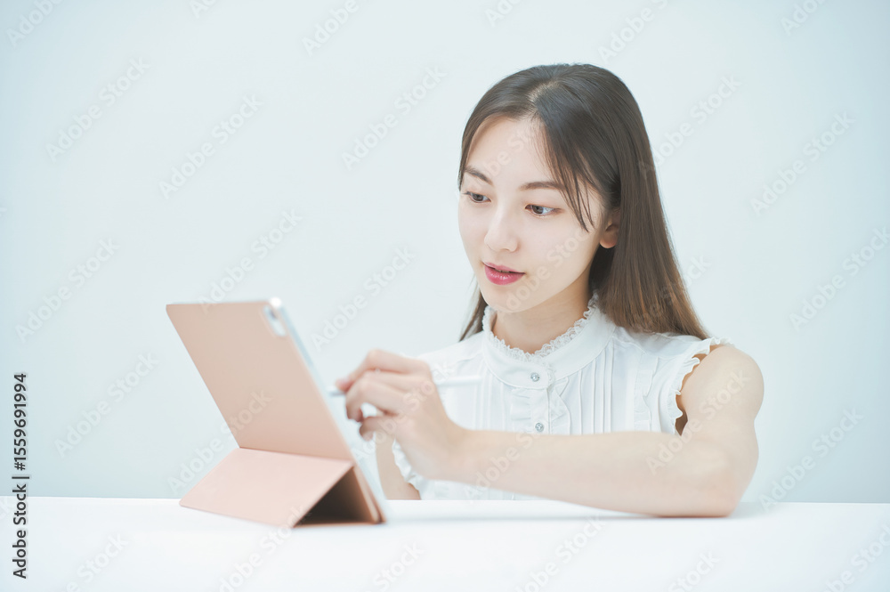 スタイラスペンでタブレットPCを操作する スタイラスペンでタブレットPCを操作する