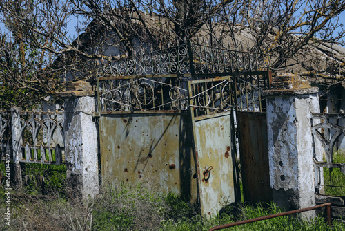 Quadro em tela Destroyed, war-torn, abandoned — a completely ruined house and shrapnel-riddled