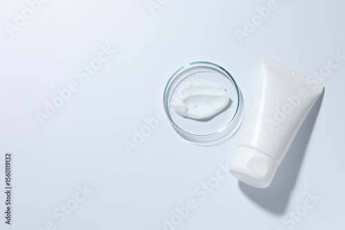 Bild auf Leinwand Cosmetic product in Petri dish and tube on white background, top view