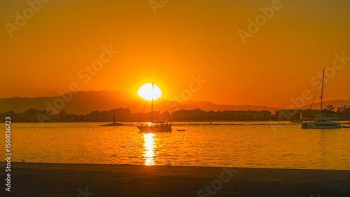 Coucher de soleil à Roses, Costa Brava, Espagne.