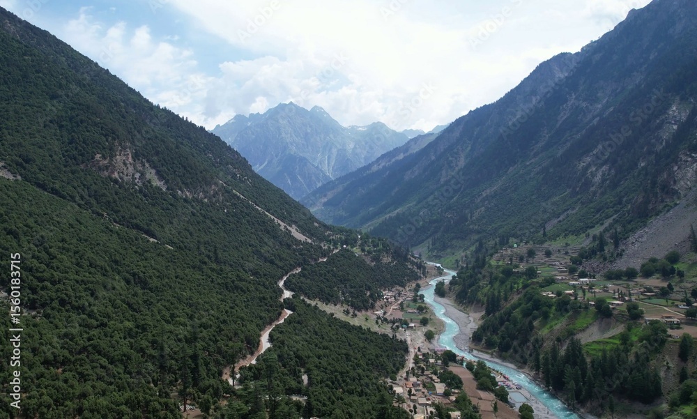 Naklejka premium Drone views of serenity and peaceful nature