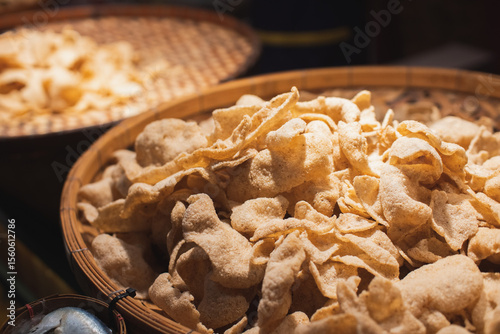 Foto Thai cornflakes in wicker dish