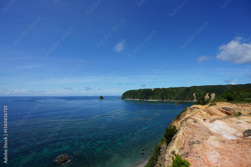 Obraz premium 沖縄 名護 天仁屋崎 天仁屋のバン崎方向の風景