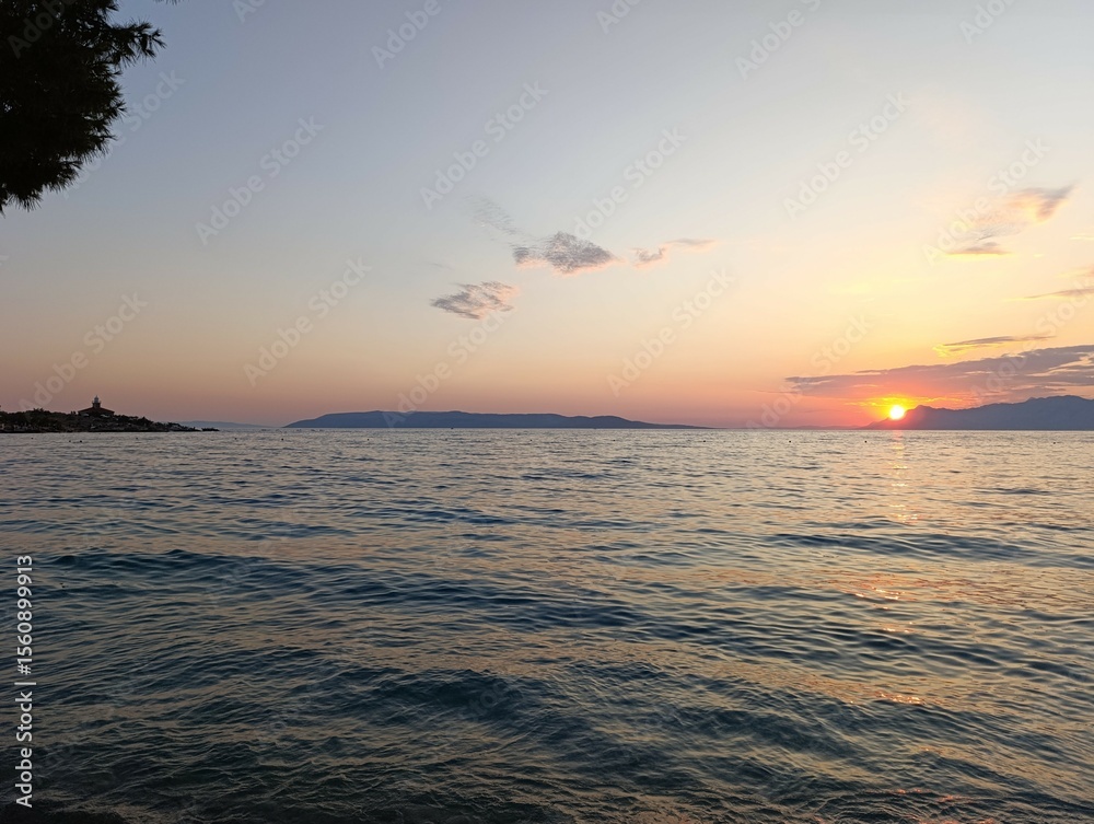 Naklejka premium sunset over the sea