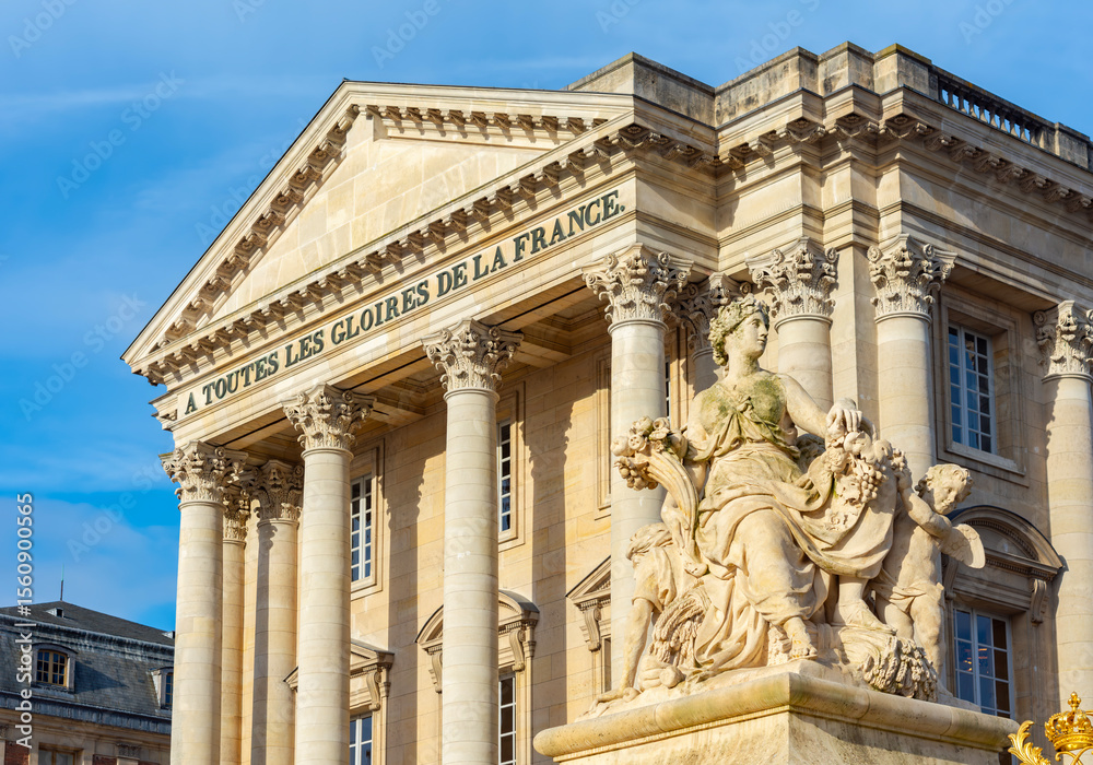 Obraz premium Versailles palace architecture outside Paris, France (translation 