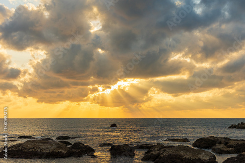 日本の風景・秋　日本海の夕暮れ　秋田県八峰町　岩館海岸