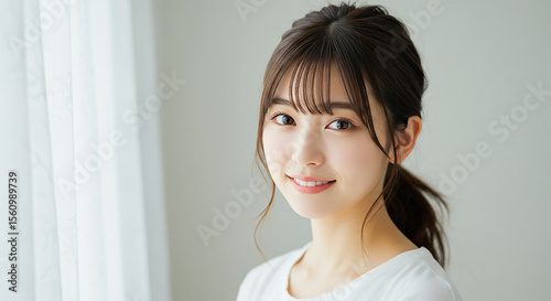 明るく笑う女性のナチュラルポートレート