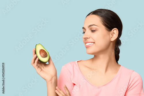 Pretty young woman with fre...