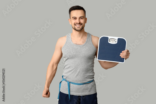 Handsome sporty young man w...